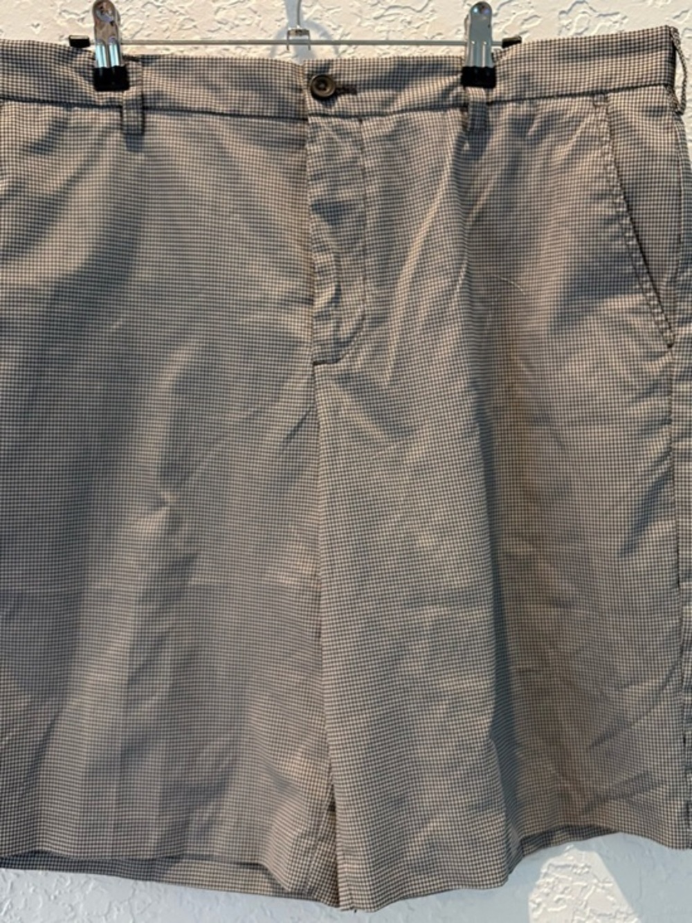 Izod Men's Micro-Check Flat Front Shorts in Brown and white